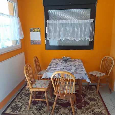 Maisonheike Apartment Buzsak