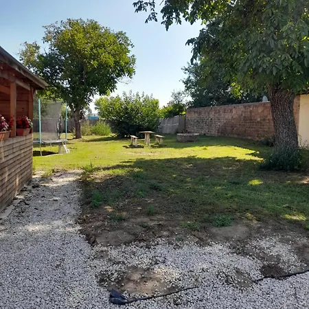 Maisonheike Apartment Buzsak